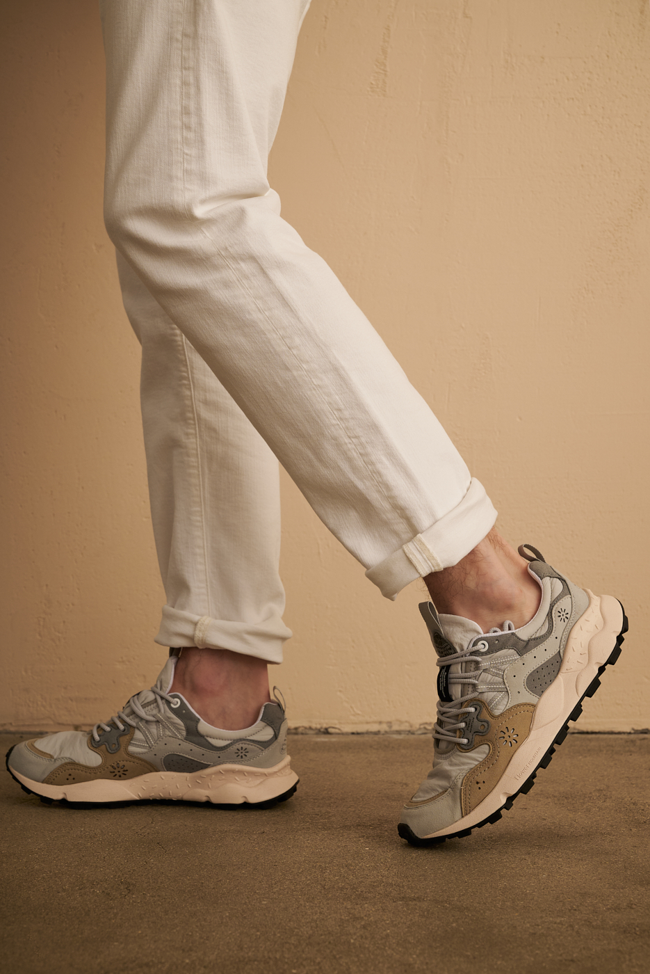 FLOWER MOUNTAIN Кроссовки YAMANO3 в комбинации замши и нейлона серо-бежевых оттенков