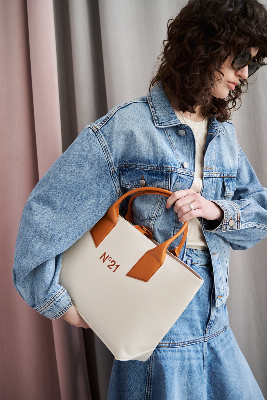 N21 Сумка Shopper из хлопковой канвы с ручками из кожи и фирменным лого