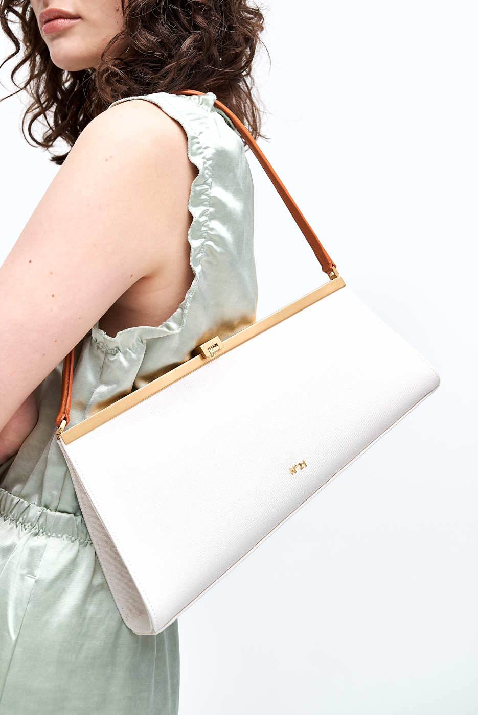 N21  Сумка асимметричной формы Jeanne из хлопковой канвы с латунной застежкой