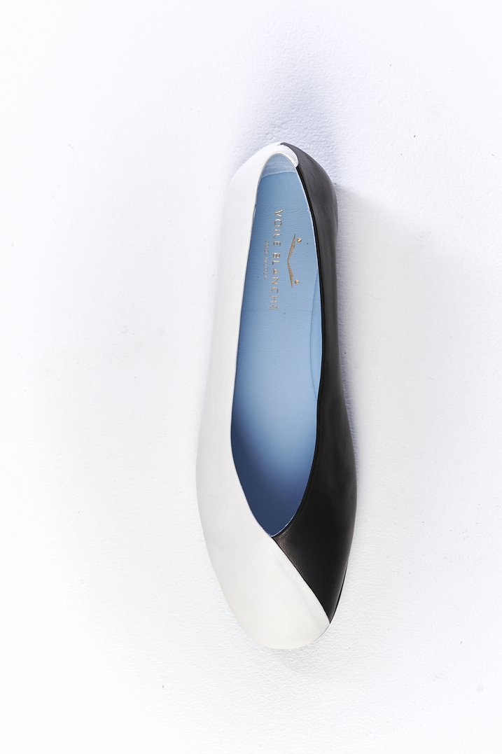 VOILE BLANCHE  Балетки из двух видов кожи черно-белые на специальной гибкой подошве