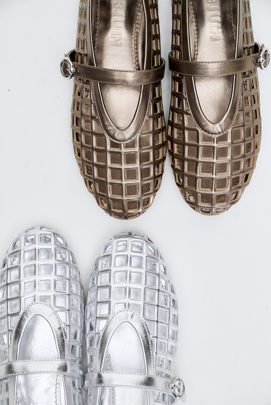 3JUIN Балетки Мэри Джейн из перфорированной металлизированной кожи в цвете бронзы