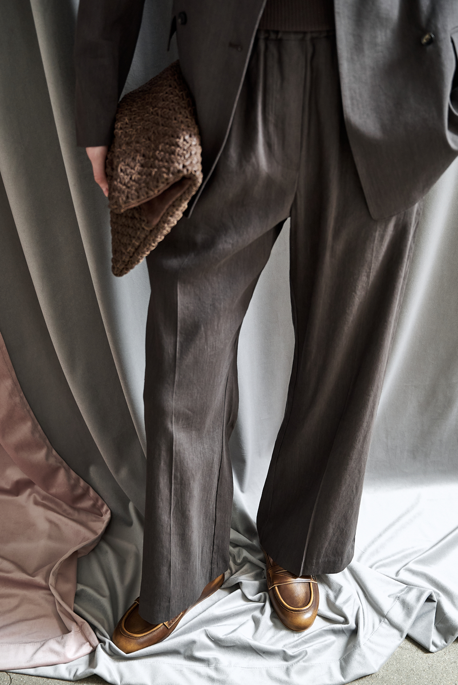 TELA Брюки STORMO изо льна с вискозой оттенка шоколада