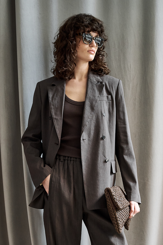 TELA Жакет двубортный из бленда льна и вискозы оттенка шоколада