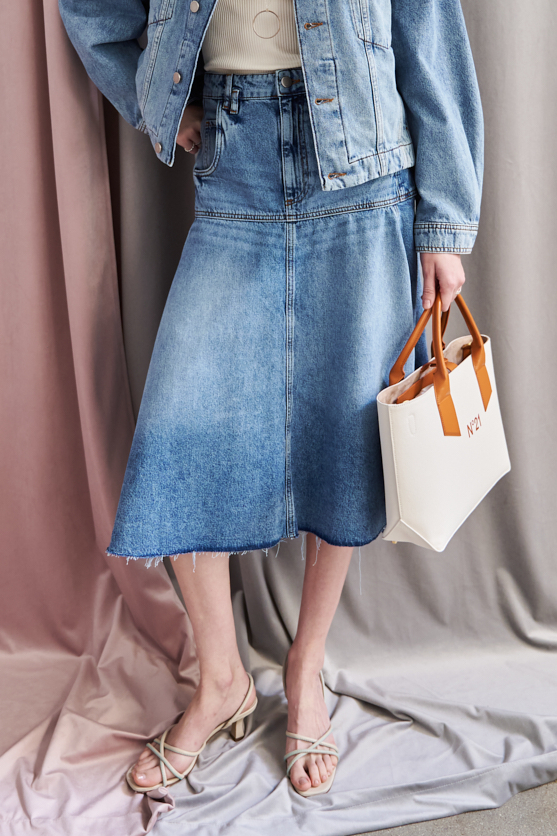 TELA Юбка на кокетке из ярко-голубого денима