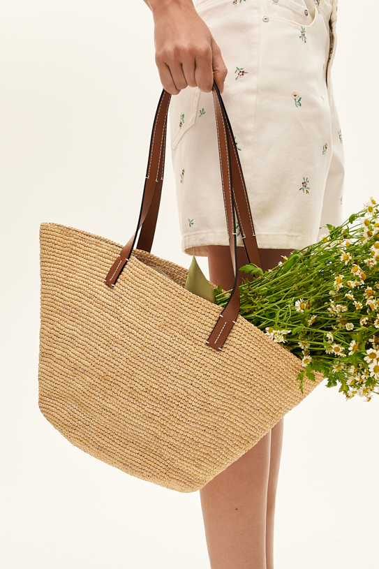 MANEBI Busket bag из органической  рафии на кожаных ручках