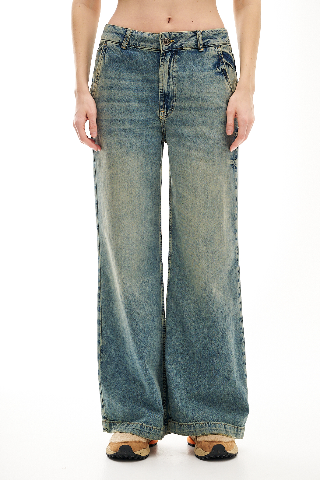 OTTOD'AME  Джинсы широкого кроя с угловыми карманами из денима с дизайнерским варом