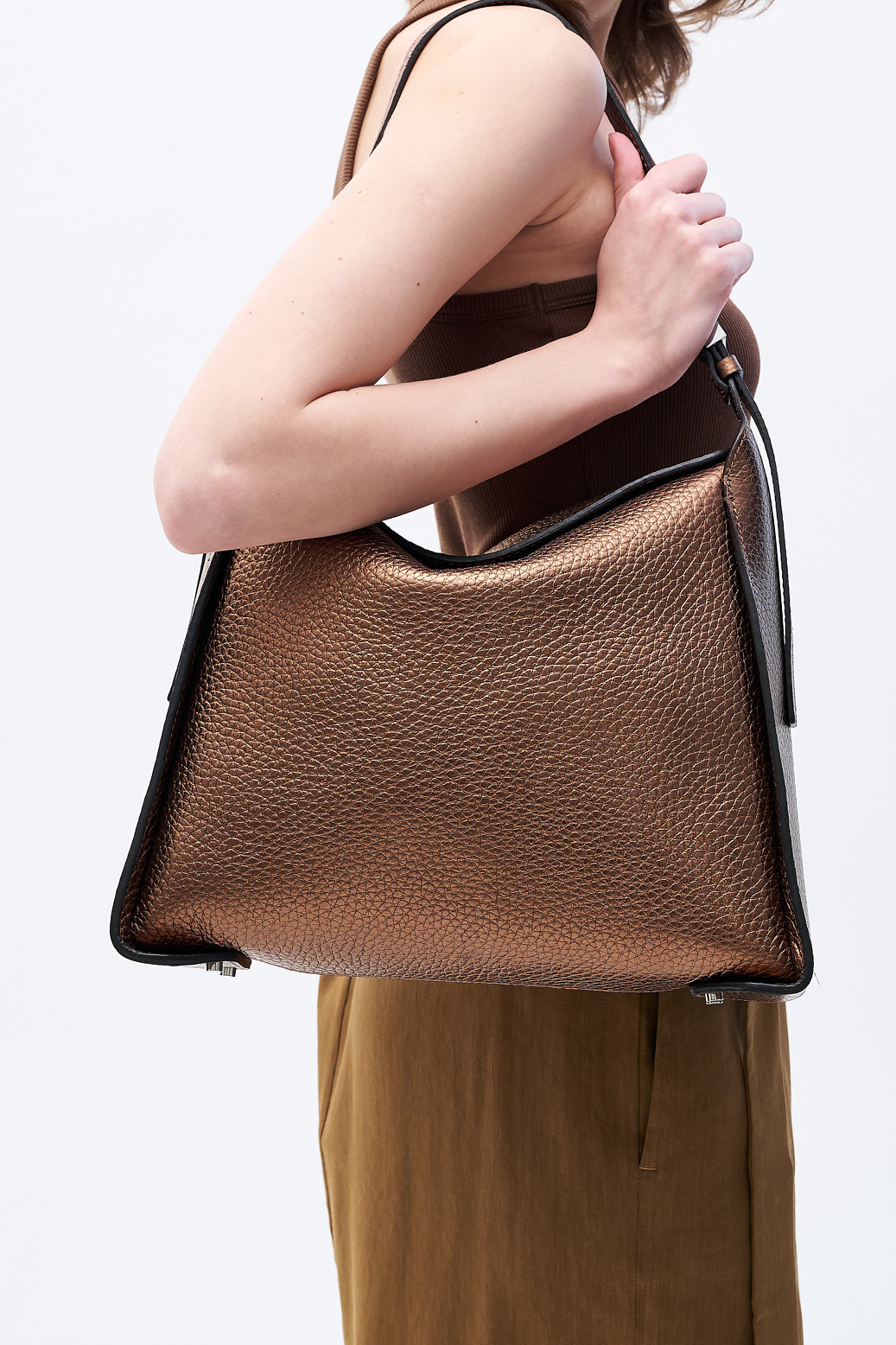 GIANNI CHIARINI Сумка PENELOPE из премиальной зернистой кожи оттенка бронзы