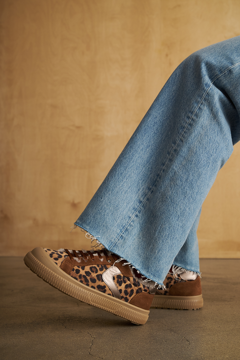 VOILE BLANCHE Кеды PAN со скругленным усиленным мысом из замши с лео принтом