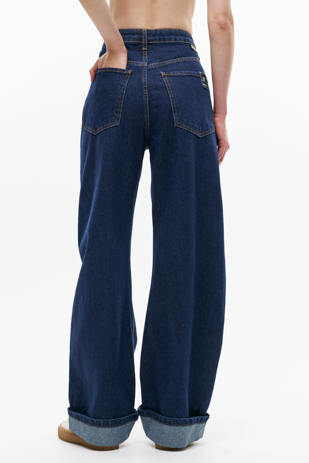 OTTOD'AME Джинсы barrel fit с отворотами из крафтового денима насыщенного темно-синего цвета