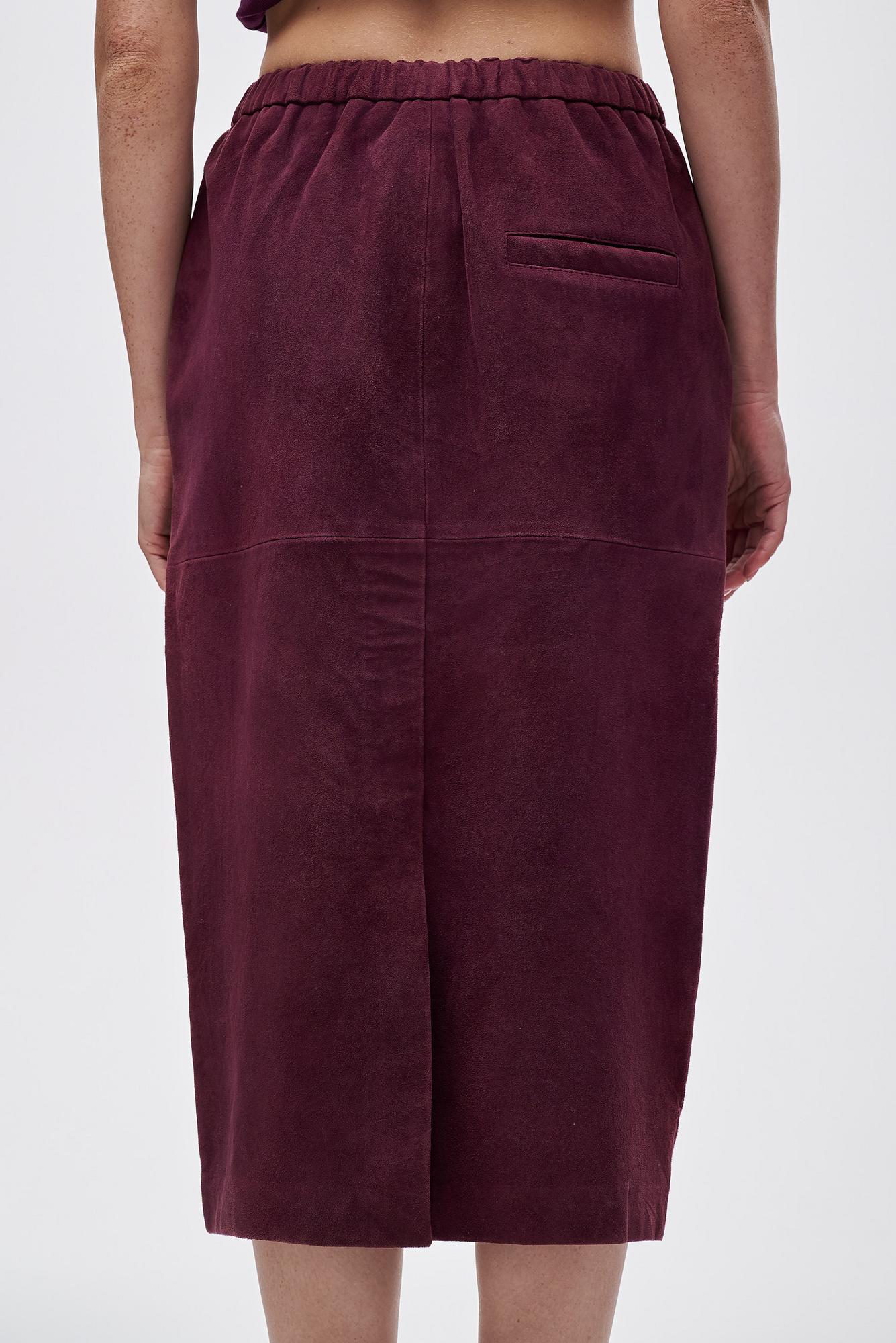 TELA Юбка прямого кроя на поясе со шнурком из премиальной замши сливового оттенка