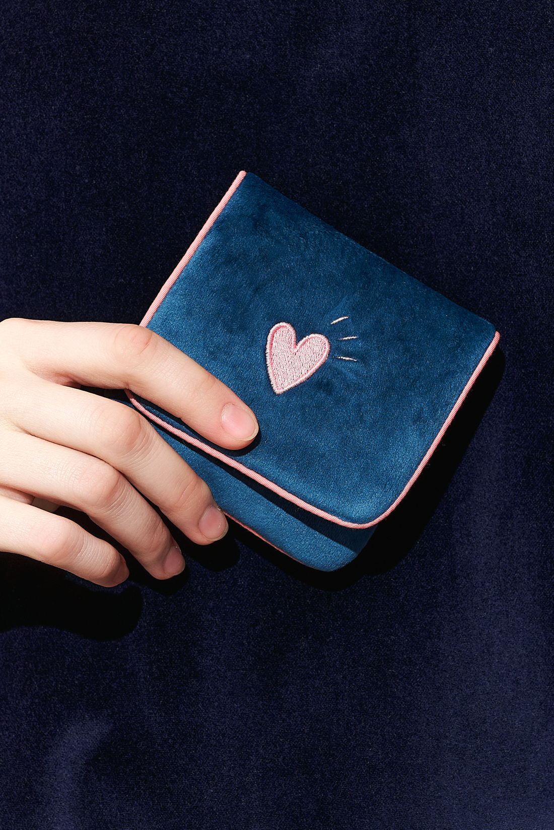 JF STORE Пауч для украшений из бархата оттенка индиго с фирменной вышивкой