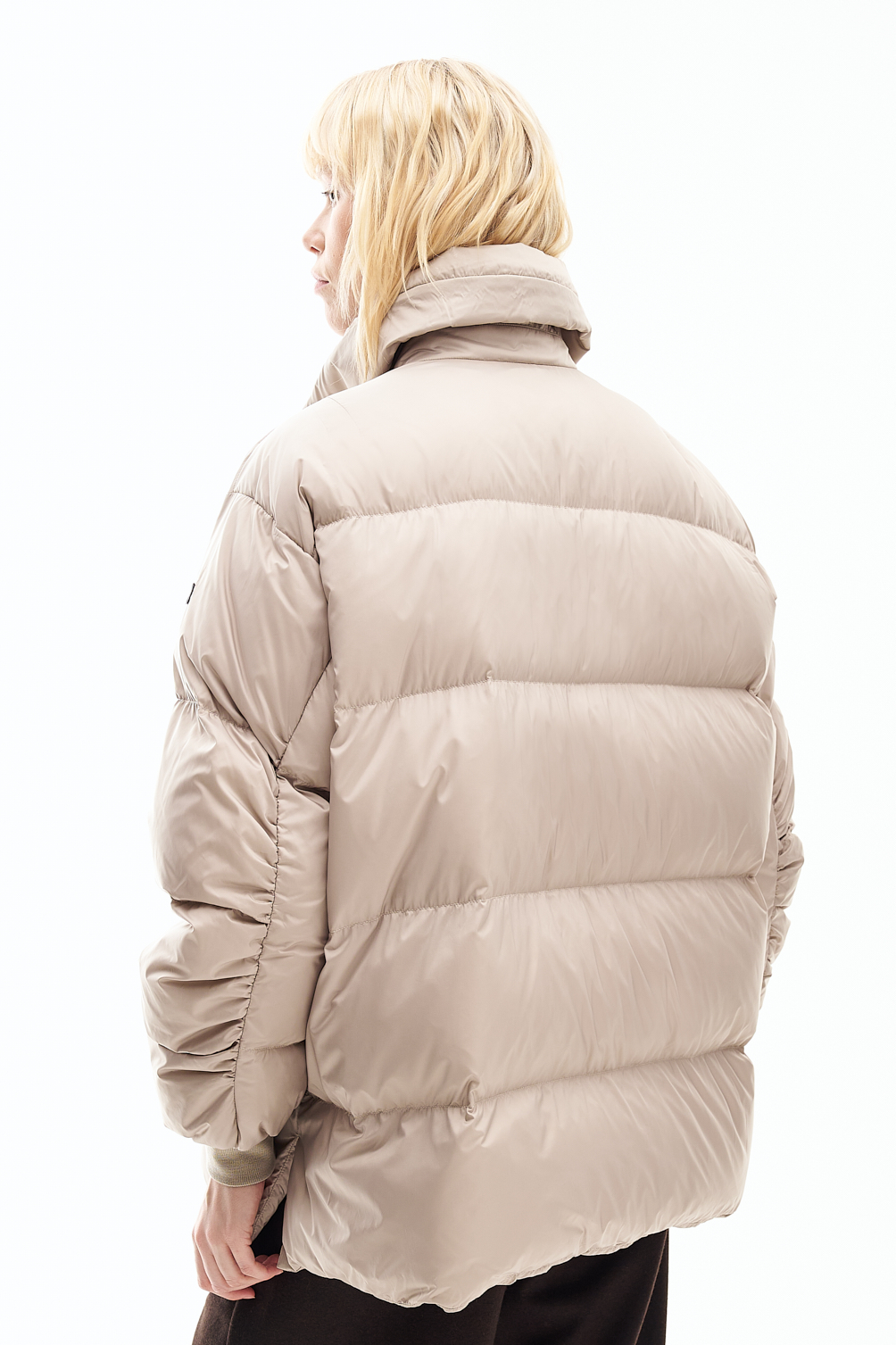 LEMPELIUS Двубортный пуховик-жакет ADA средней длины из матового нейлона оттенка тауп