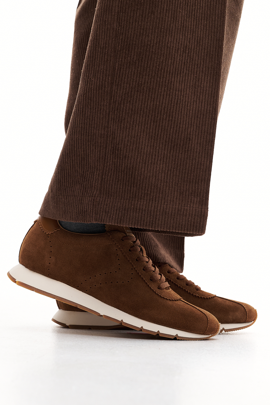 VOILE BLANCHE Кроссовки JULIA в лаконичной эстетике из премиальной замши оттенка коньяка с перфорацией