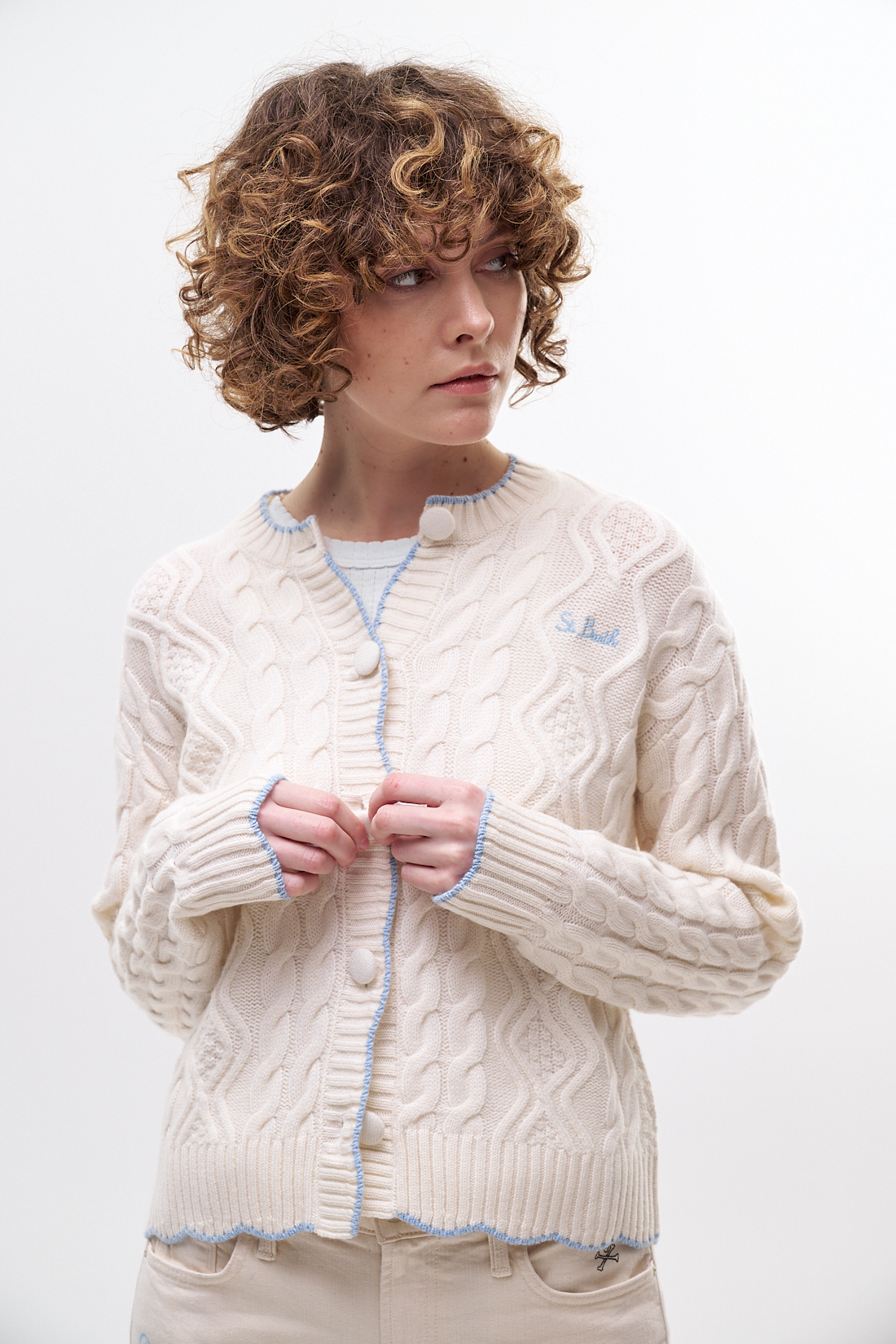 MC2 SAINT BARTH  Кардиган из бленда кашемира и шерсти молочного оттенка с узорами и контрастной отделкой