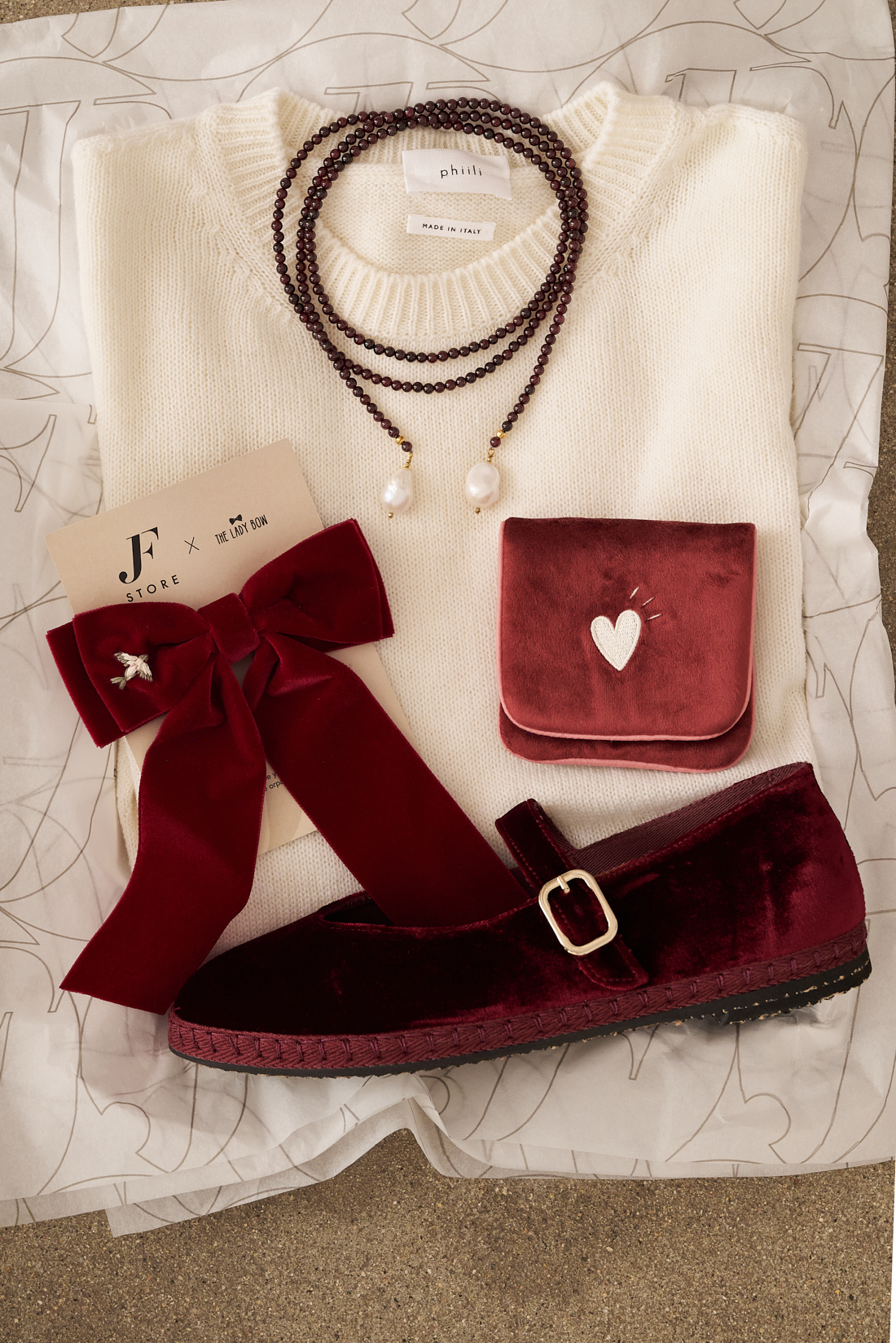 MANEBI  Мэри Джейн из  шелковистого бархата оттенка бордо.  Alex Rivière Studio x  Manebí