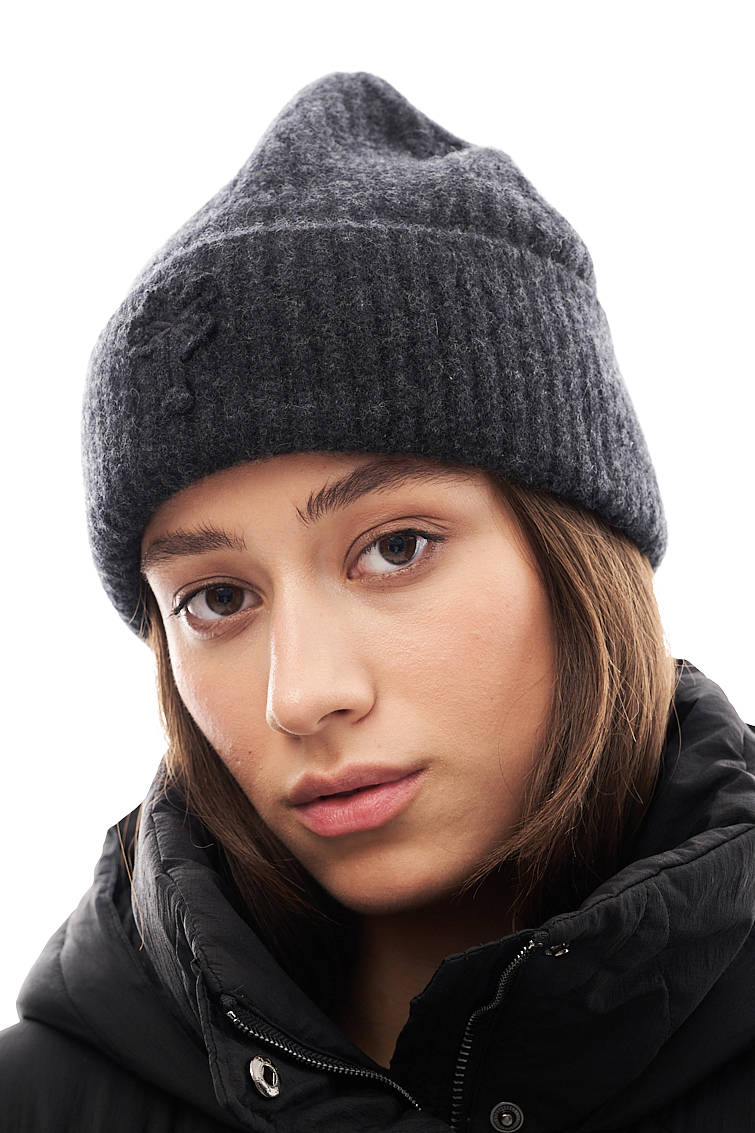 MANEBI  Шапка-бинни из премиального кашемира оттенка графит