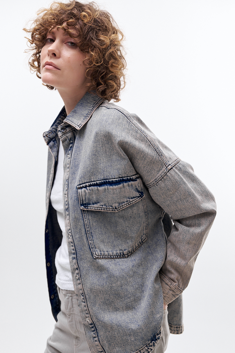 nine:inthe:morning Рубашка с накладным карманом ROSA из денима с дизайнерским варом