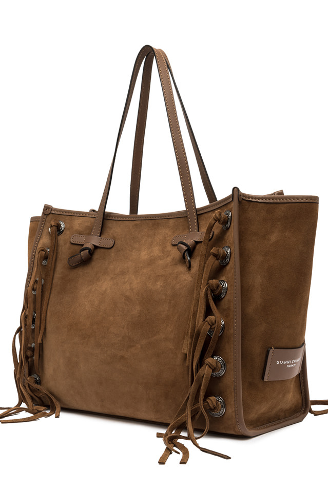 GIANNI CHIARINI  Сумка-тоут MARCELLA Free Spirit из бархатистой замши оттенка коньяка с металлическим декором и бахромой