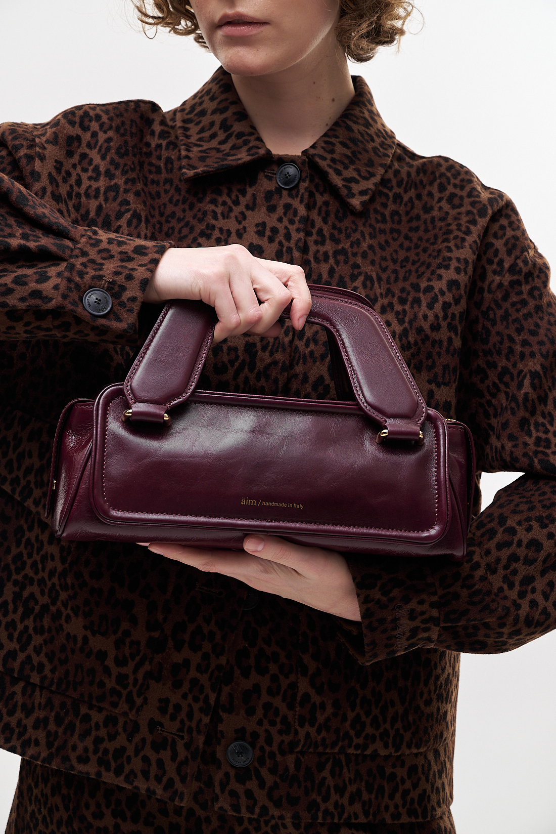 AIM Сумка OLIVIA soft mini из премиальной мягкой телячьей кожи фактуры crinkle в оттенка мерло