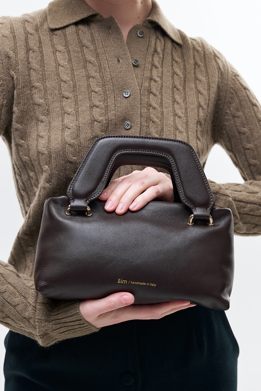 Āim Сумка ALICE nano из премиальной кожи наппа оттенка эспрессо