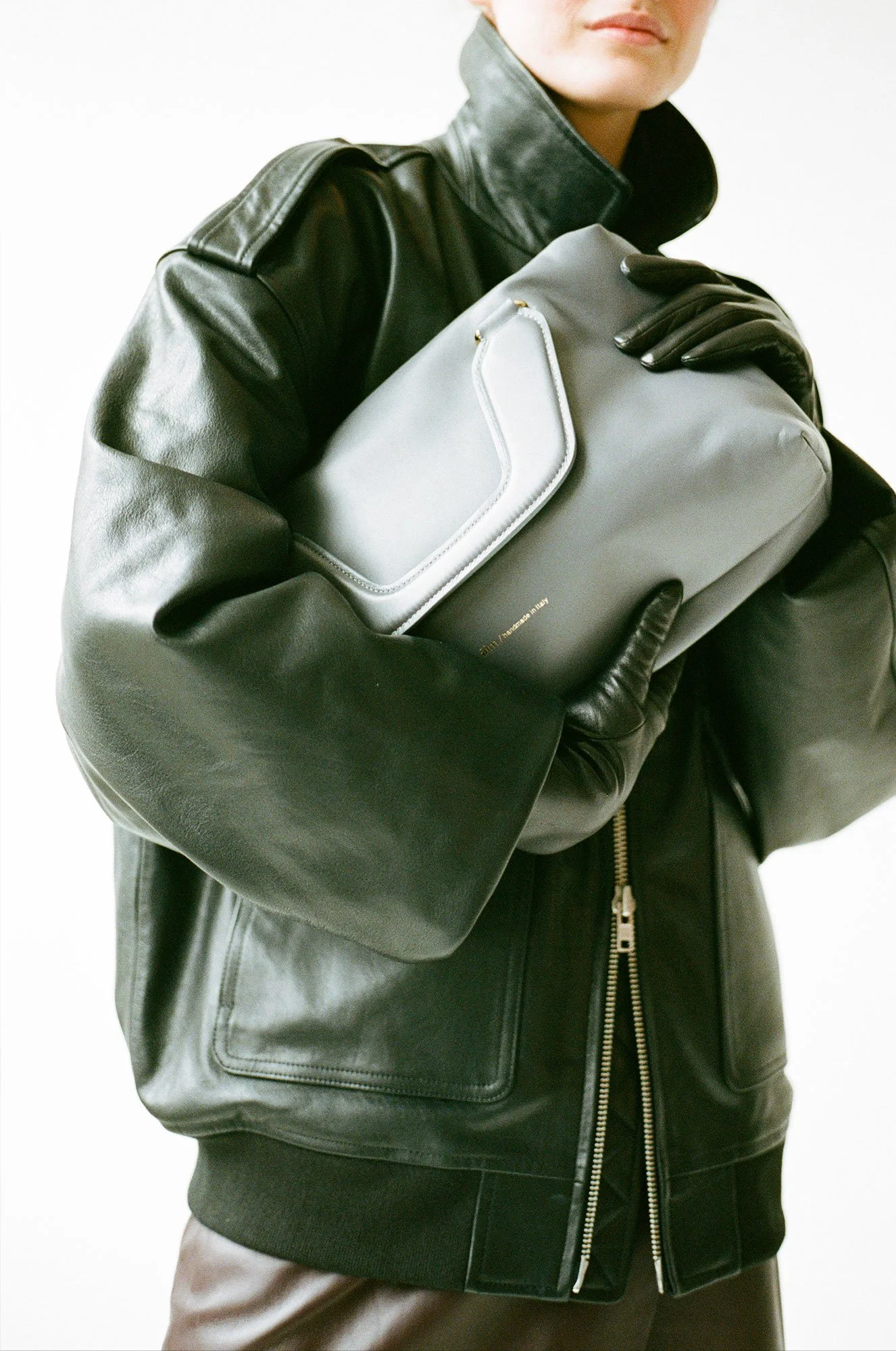 AIM Сумка ALICE large из премиальной кожи наппа оттенка графит