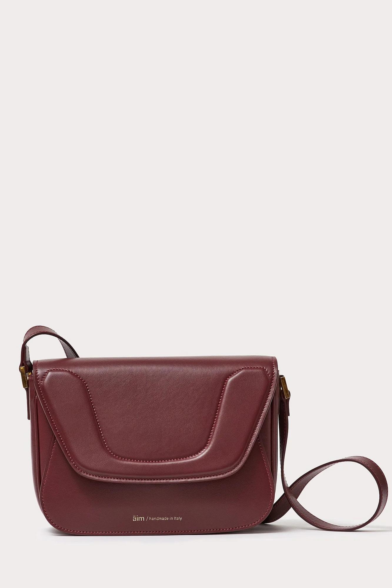 Āim Сумка VICTORIA на длинном ремешке из премиальной телячьей кожи оттенка бургунди