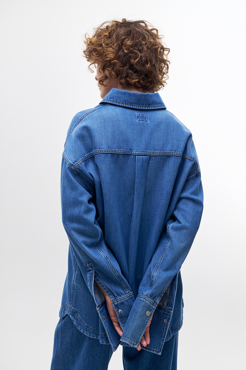 Adriano Goldschmied Джинсовая рубашка Essen из мягкого бархатистого денима насыщенно-синего цвета