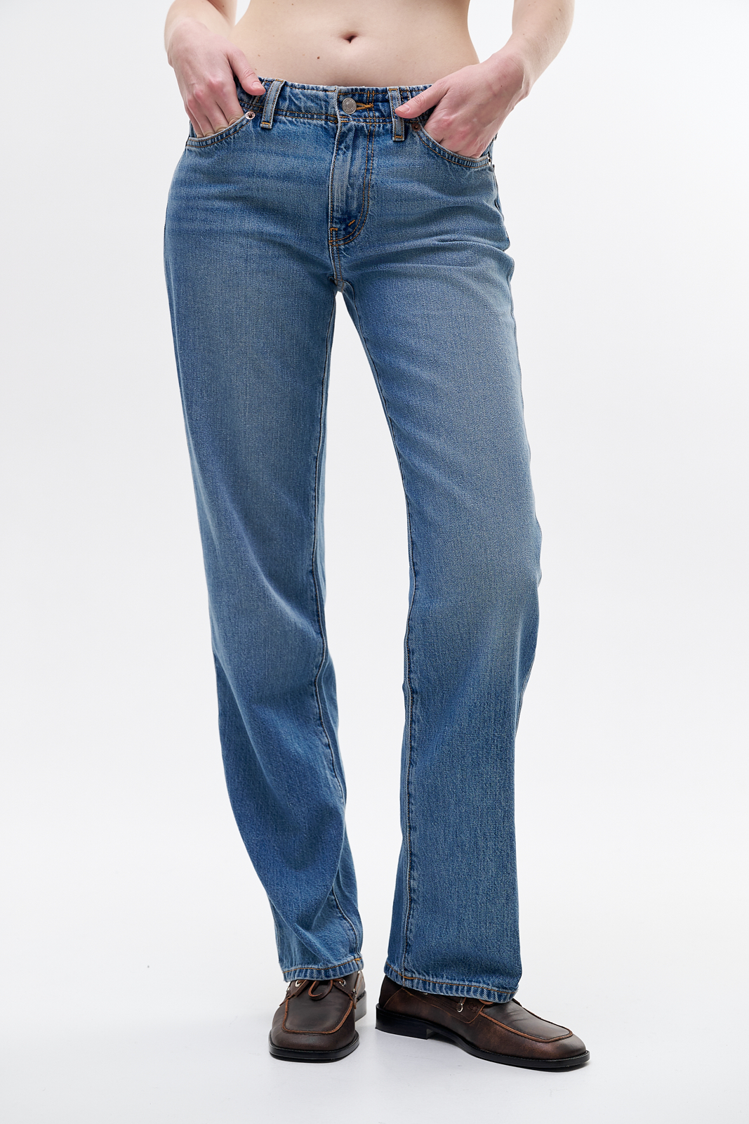 RE/DONE Джинсы SANASA с посадкой по линии бедер