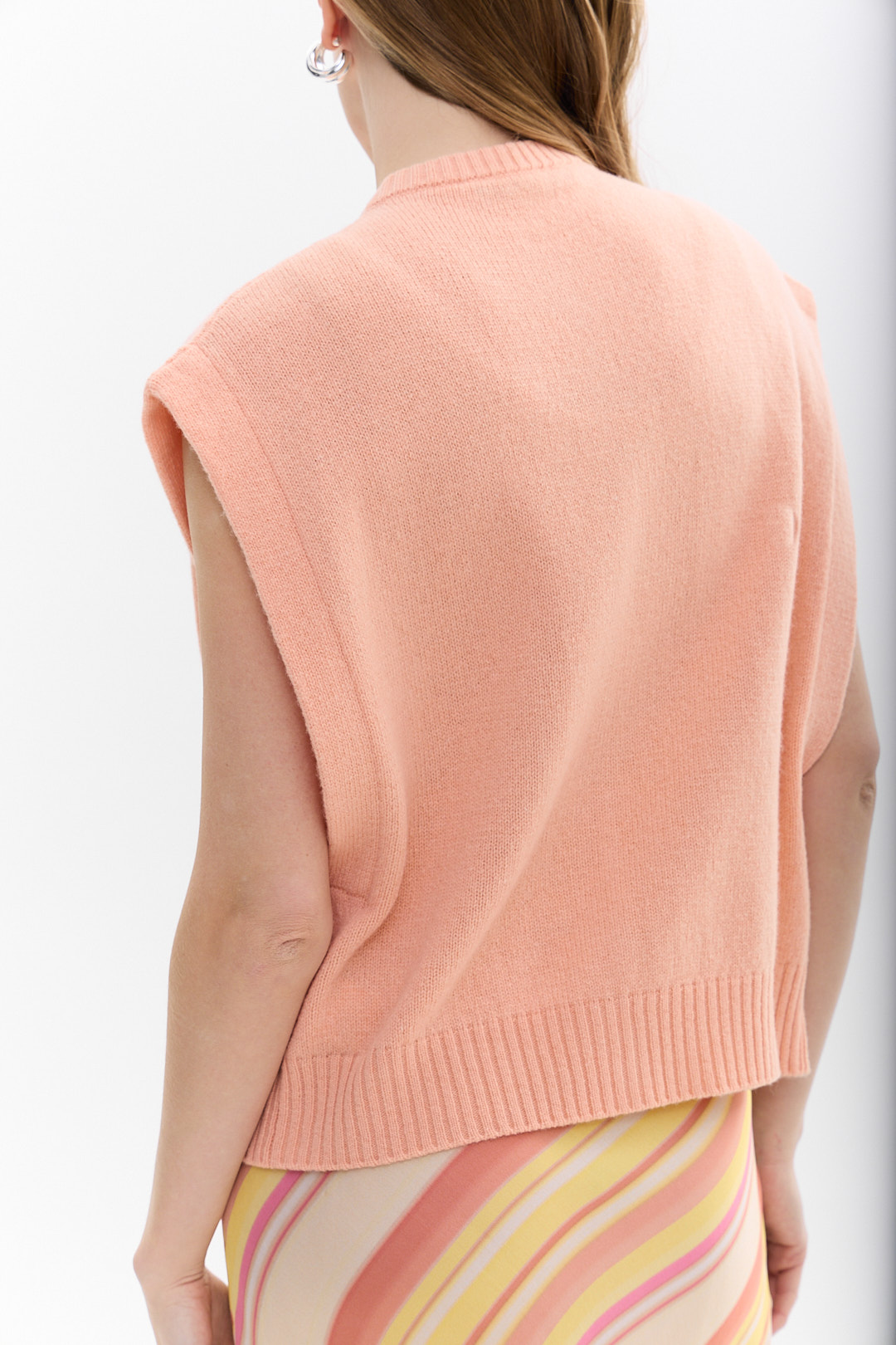 TELA Жилет с удлиненной линией проймы оттенка фламинго