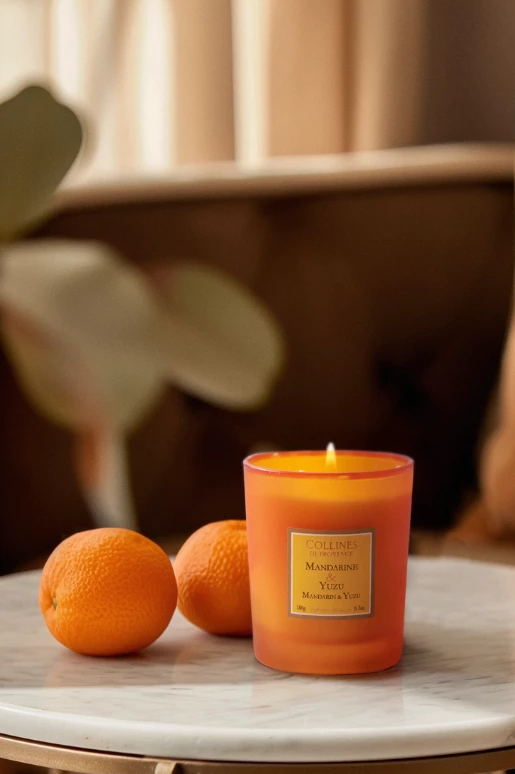 COLLINES DE PROVENCE Свеча ароматическая Mandarin and Yuzu из коллекции Duo