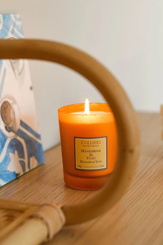 COLLINES DE PROVENCE Свеча ароматическая Mandarin and Yuzu из коллекции Duo