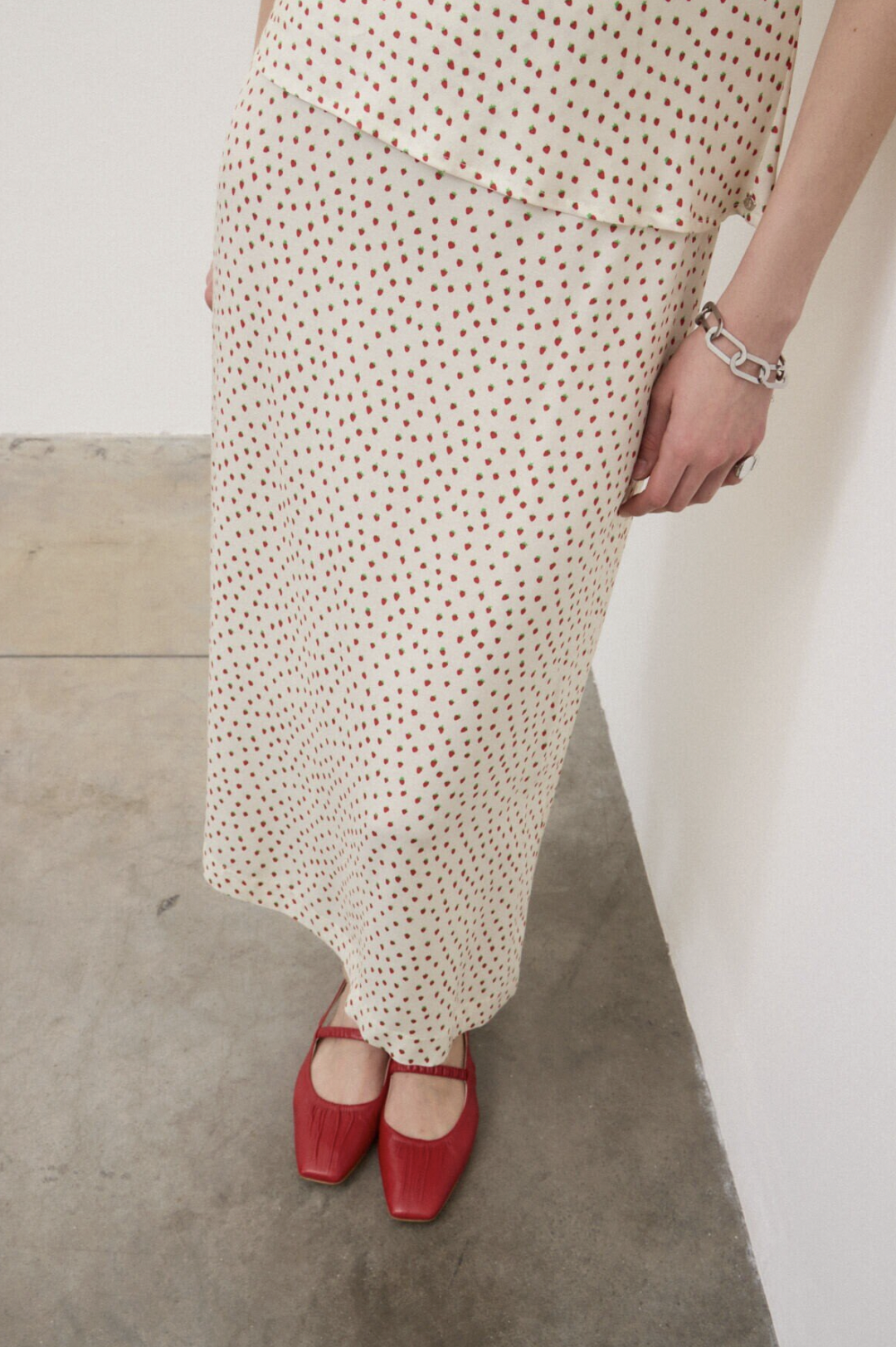 OTTOD'AME Юбка бельевого кроя из воздушной вискозы с «клубничным» принтом