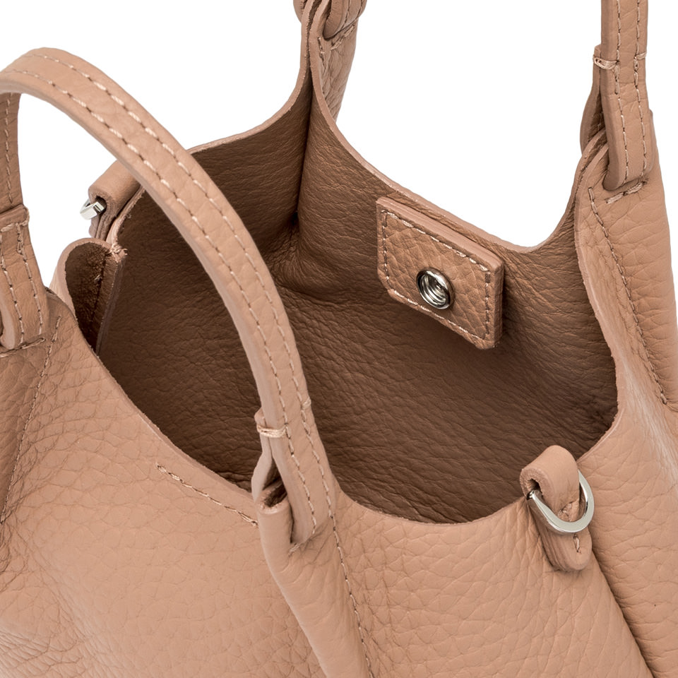 GIANNI CHIARINI Сумка DUA mini из премиальной зернистой кожи оттенка карамели