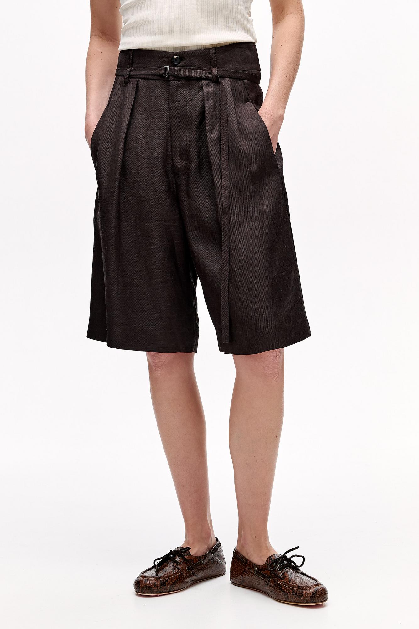 TELA Бермуды FLAV с защипами из бленда льна и вискозы оттенка шоколада