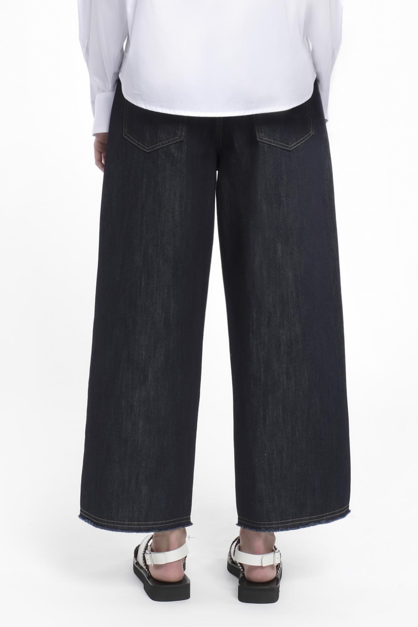 TELA Джинсы BROOK barrel fit из органического крафтового денима с контрастной отстрочкой