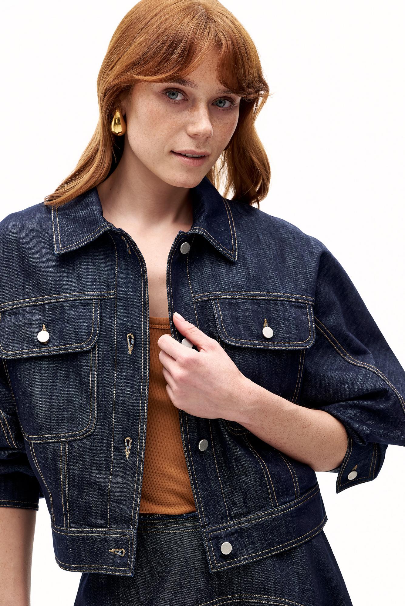 TELA Куртка-кроп BIANCA из органического крафтового денима с контрастной отстрочкой