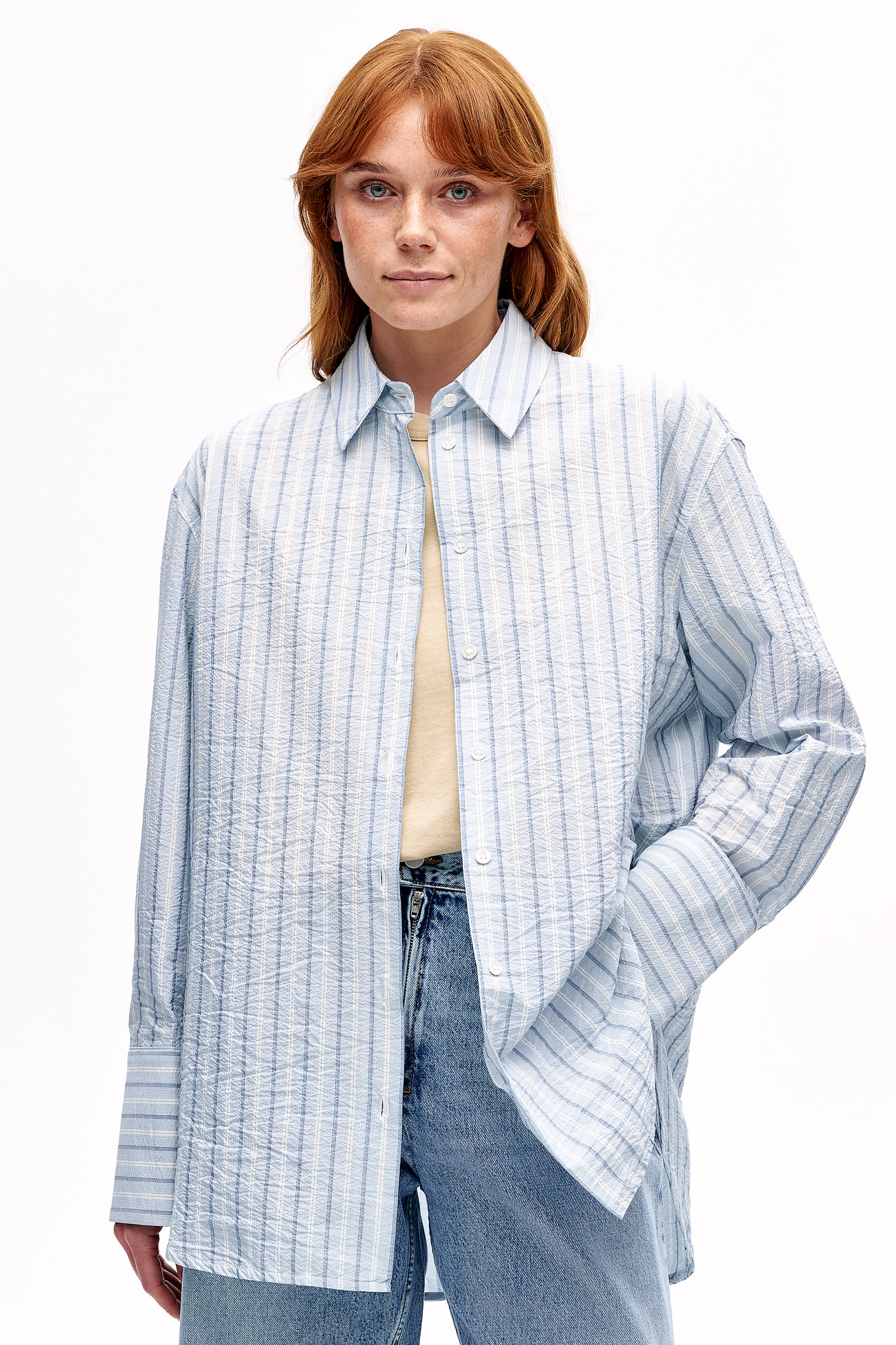 TELA Рубашка из жатого хлопка с рисунком в полоску и широкими манжетами с пуговицами-забстрактной формы