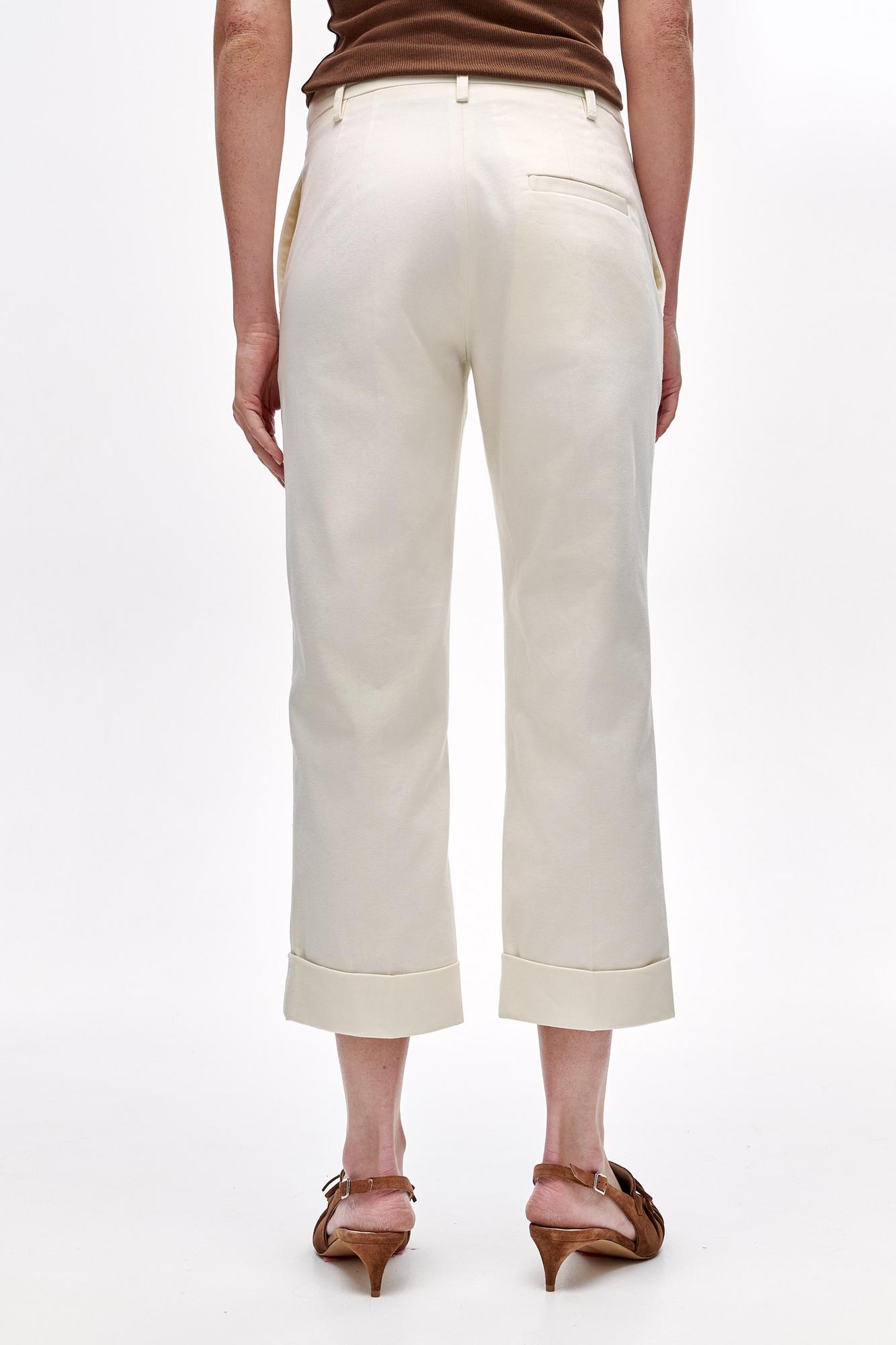 TELA Брюки-дудочки ANDREW с отворотами из габардина оттенка мела