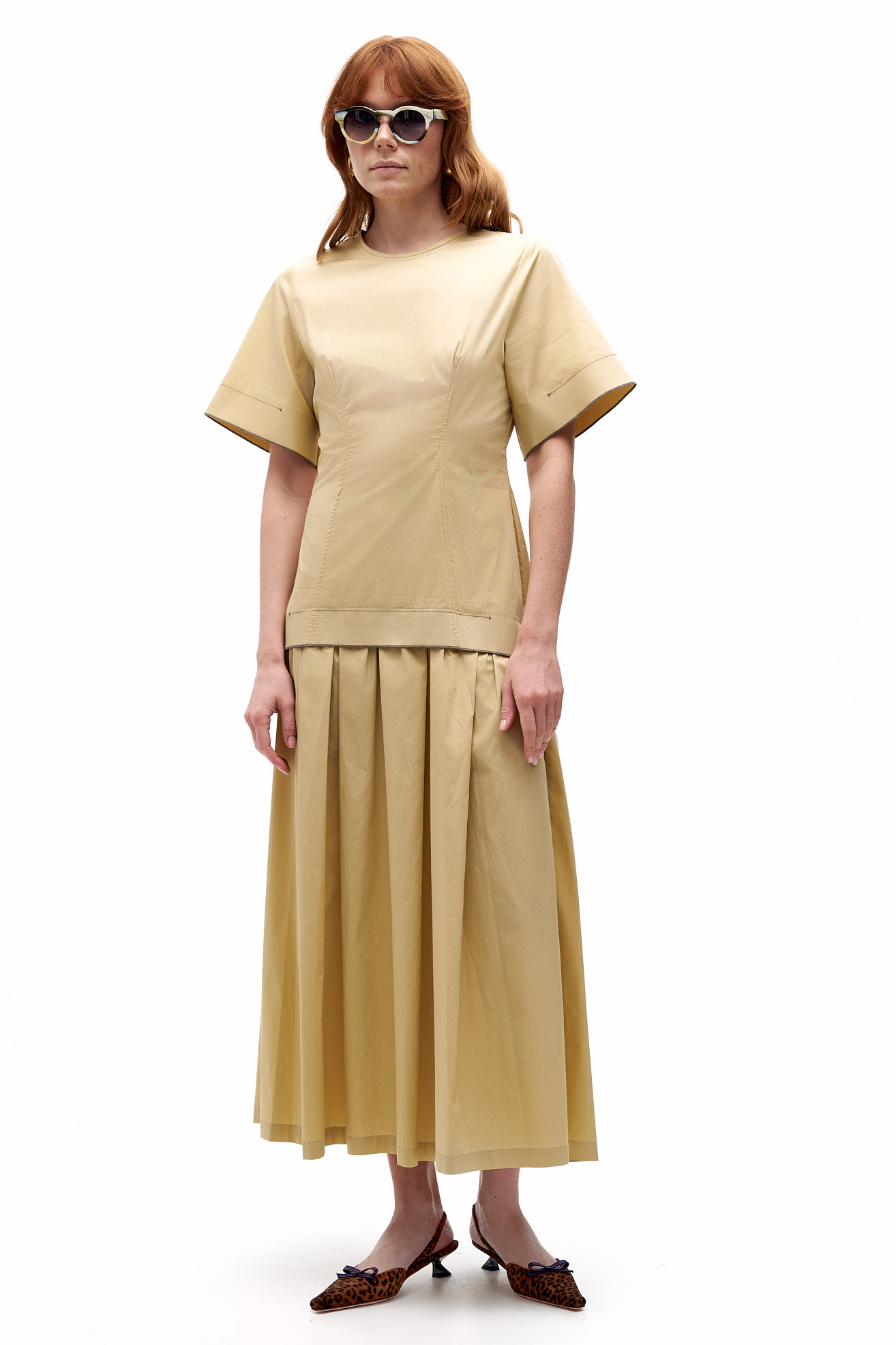 TELA Платье LOST со струящейся юбкой в склады из поплина оттенка кунжута