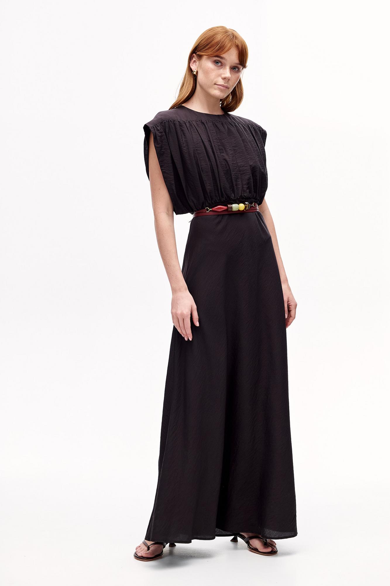 TELA Платье VEGA с завышенной линией талии и мягкой линией плеча из жатого тенселя оттенка эспрессо