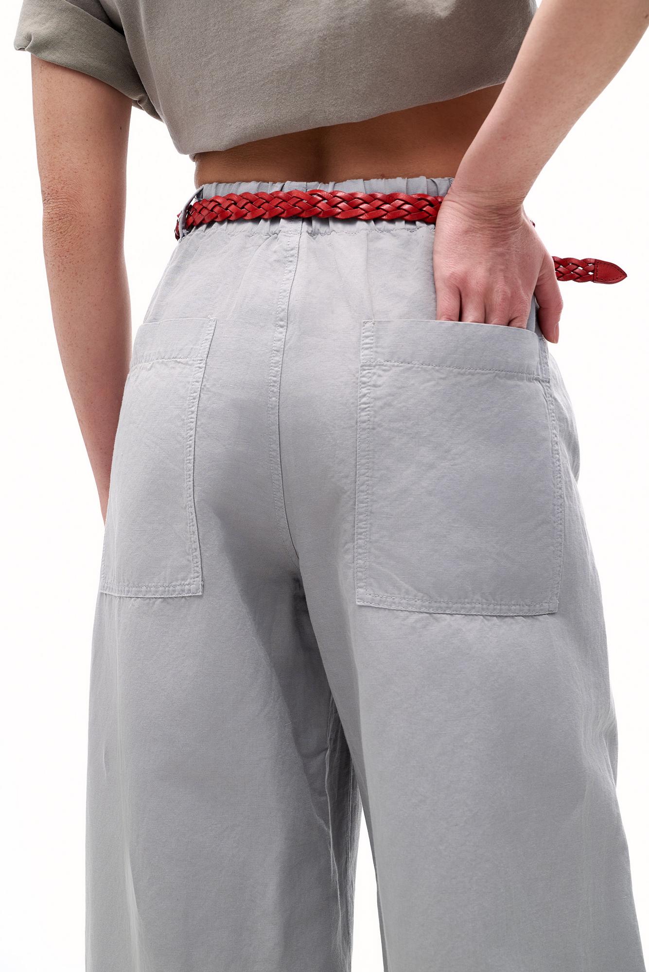 TELA Брюки VANDA из бленда хлопка со льном серо-жемчужного оттенка