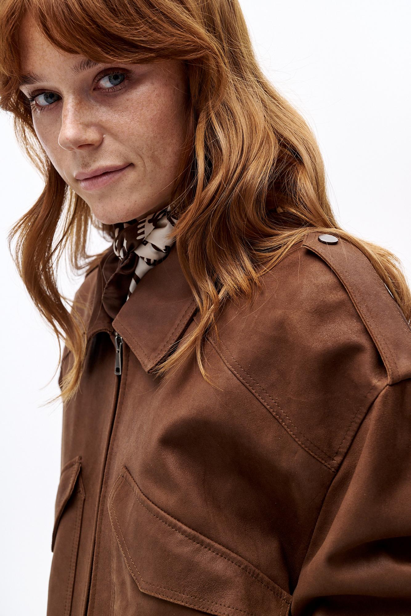 TELA Куртка-бомбер BLOSSOM из вощеной премиальной замши оттенка коньяка