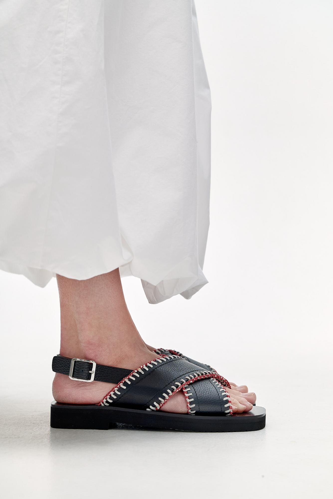 TELA Сандалии SUNDAY из натуральной кожи с широкими ремешками с обметкой контрастным шнурком