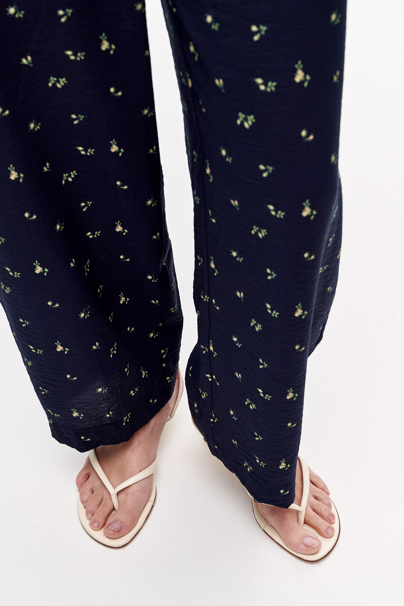 3JUIN Босоножки GINNY с перемычкой между пальцев из кожи наппа оттенка сливочного масла