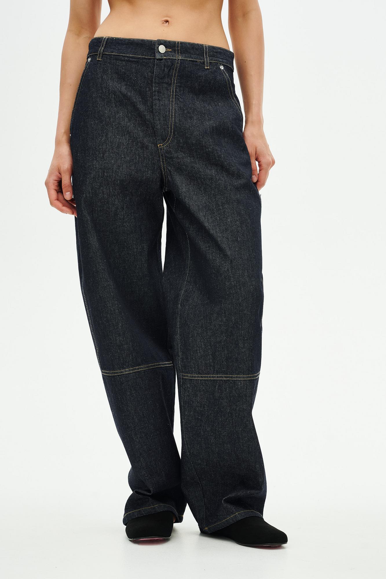 TELA Брюки COSMO barrel fit из крафтового денима с контрастной отстрочкой