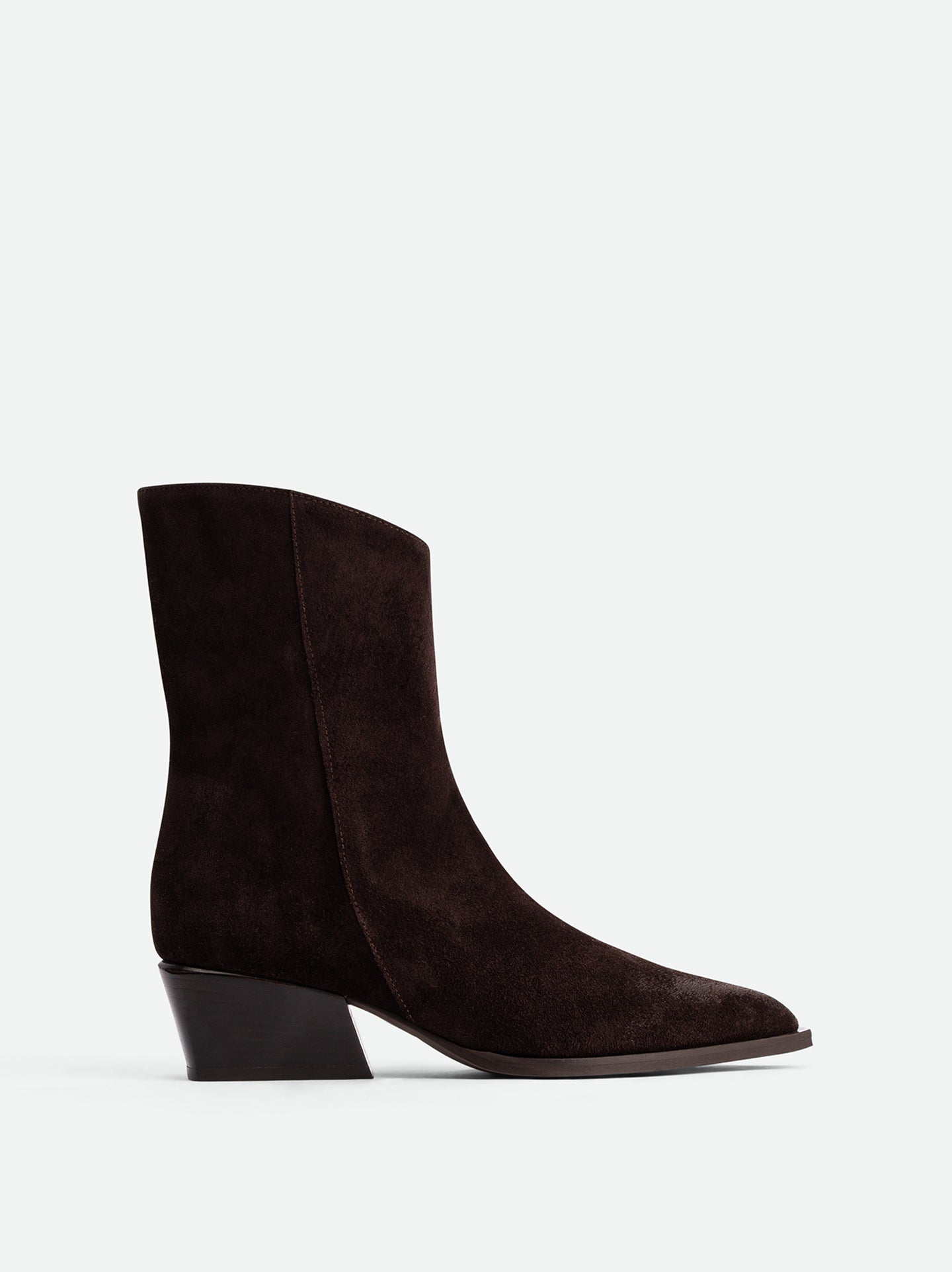 POEVE Сапоги-казаки со скругленной линией верха из премиальной замши оттенка эспрессо