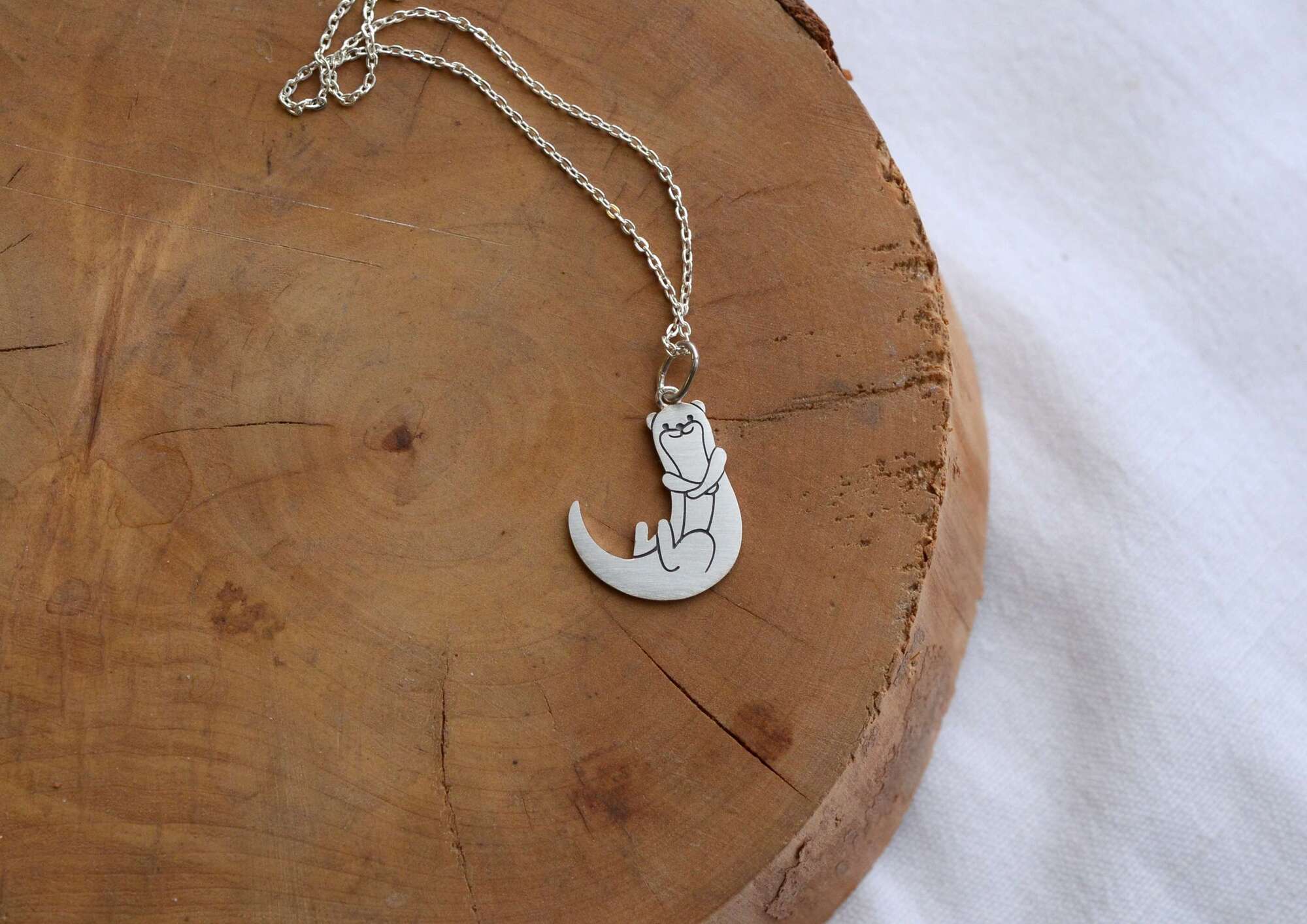 Выдра кулон