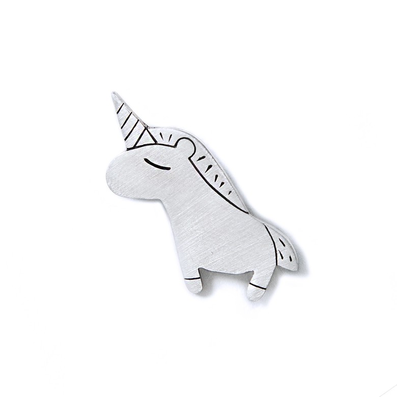 Единорог брошь