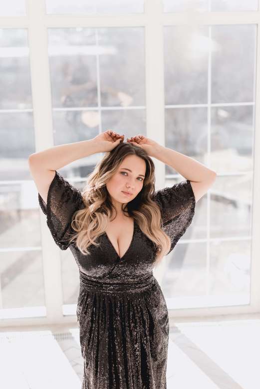 Черное стретч платье в пайетку