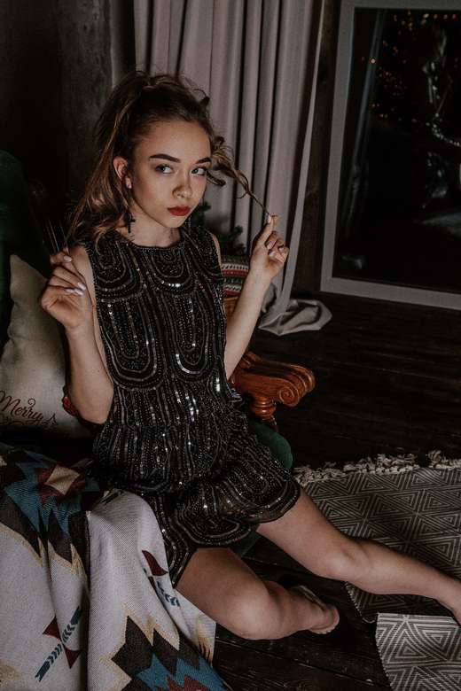 Черно-золотое короткое платье